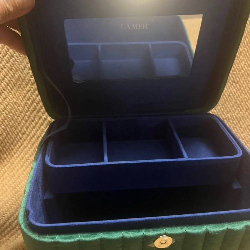 La Mer Green Jewelry‎ Organizer with Metal Clasp